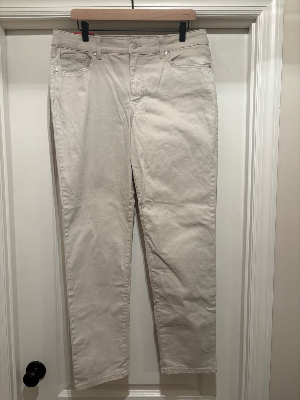 Women’s Bandolino Carolina Slim khaki pants size 14 NWT
